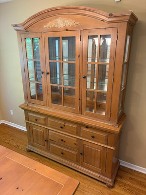 Broyhill 2 Piece China Cabinet