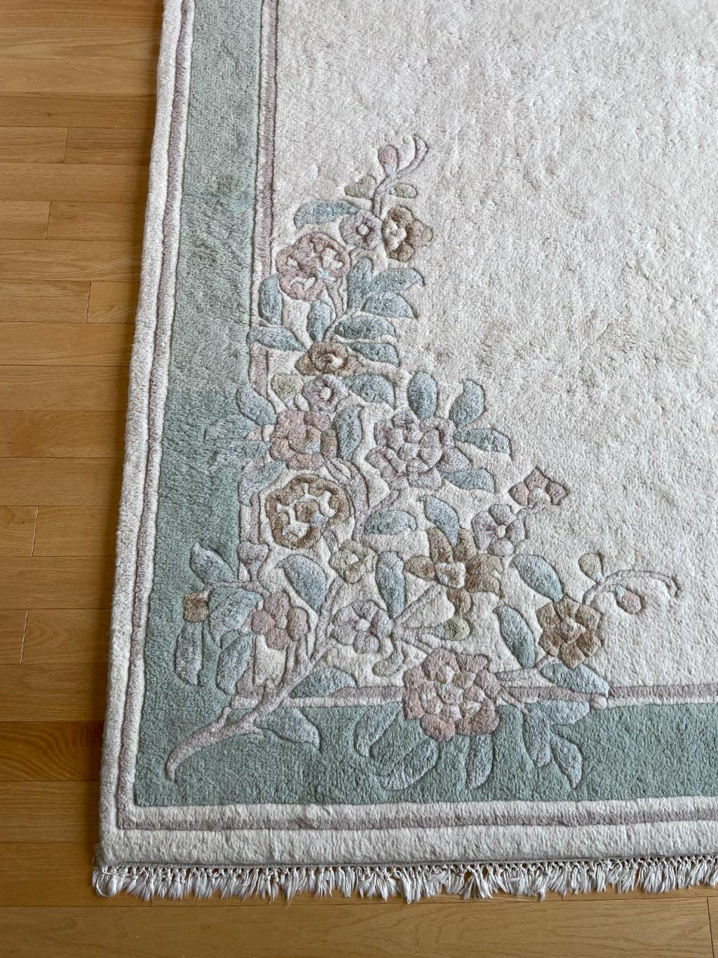 100% Wool Area Rug (9ft x 6ft)