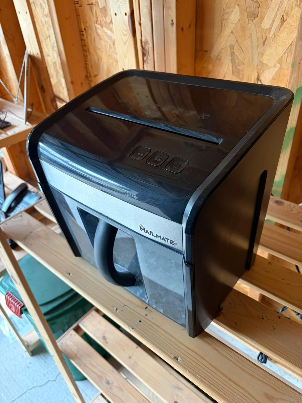Staples Mailmate Shredder SPL-NXC12M7A