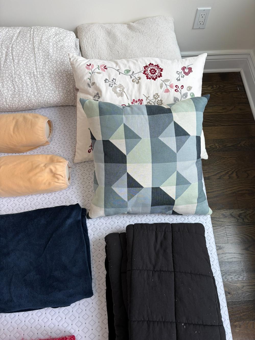 Linen & Throw Pillow Lot