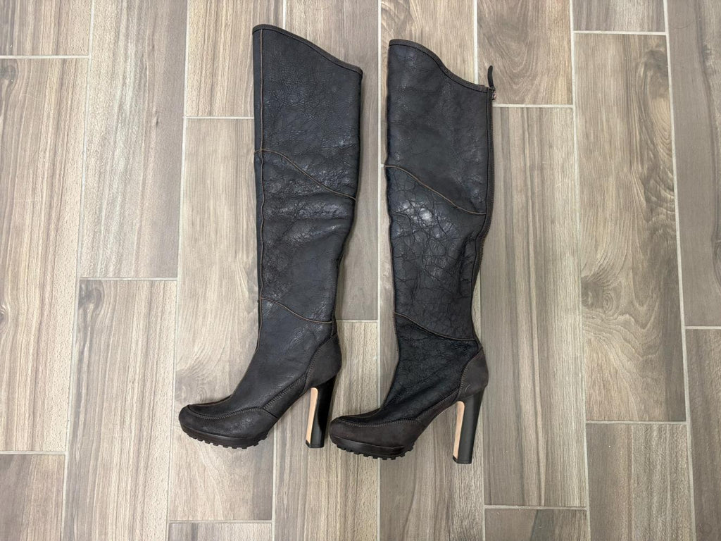 UGG Australia Hand Made Italian Authentic Leather Boots (Size 6.5)