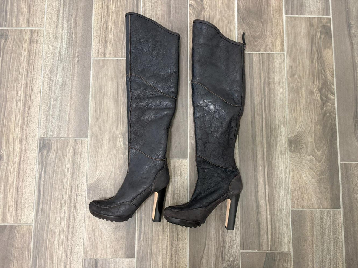 UGG Australia Hand Made Italian Authentic Leather Boots (Size 6.5)