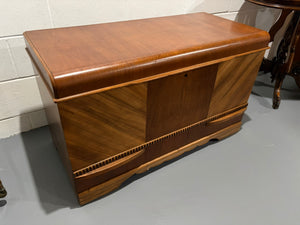 Vintage Honderich Guardian Blanket Box