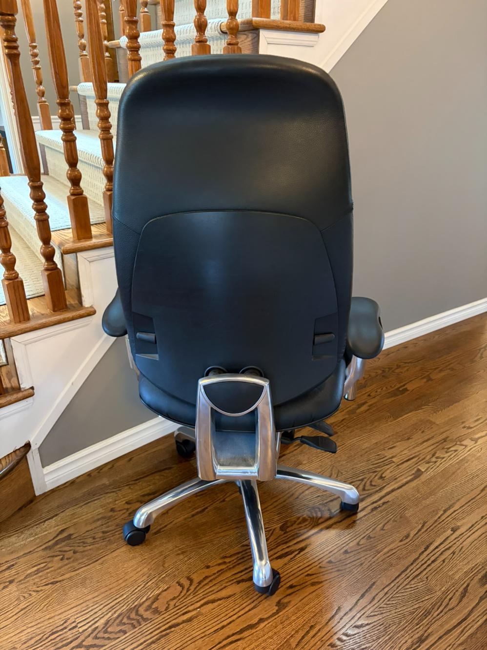 Swivel Armchair Lot #1