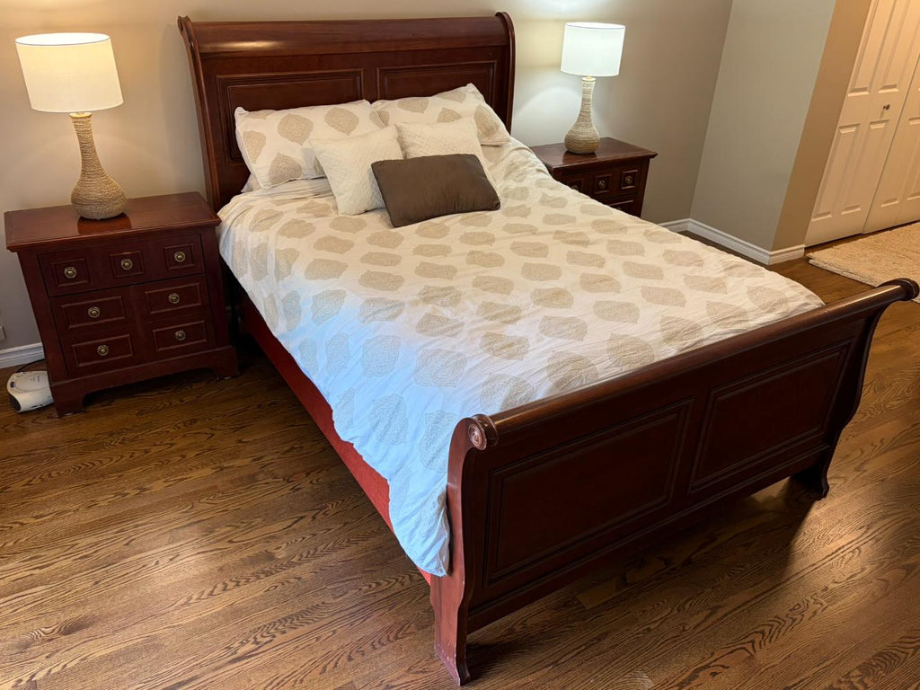 Vaughan-Bassett Queen Size Bed Frame