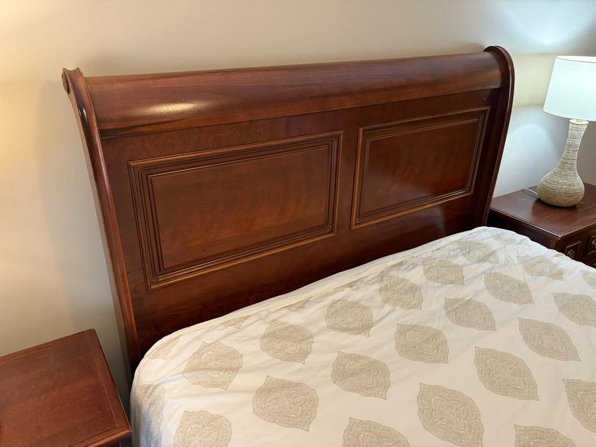 Vaughan-Bassett Queen Size Bed Frame