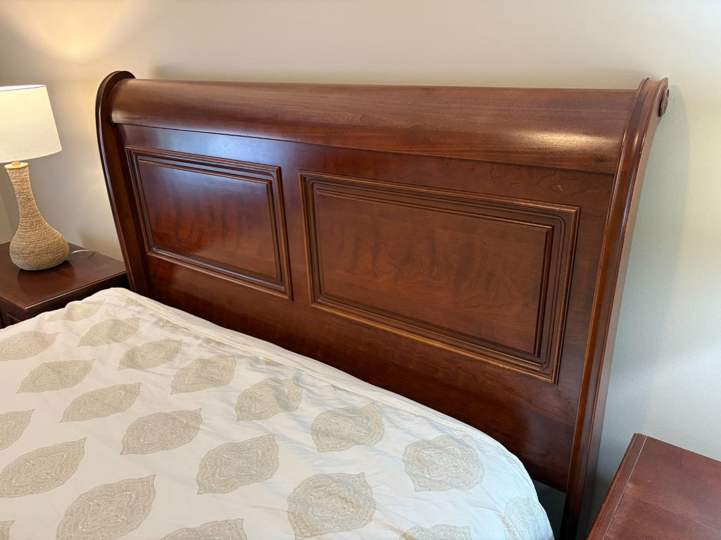 Vaughan-Bassett Queen Size Bed Frame