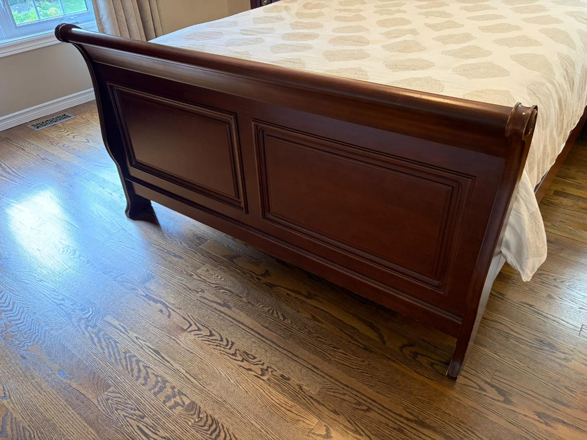 Vaughan-Bassett Queen Size Bed Frame