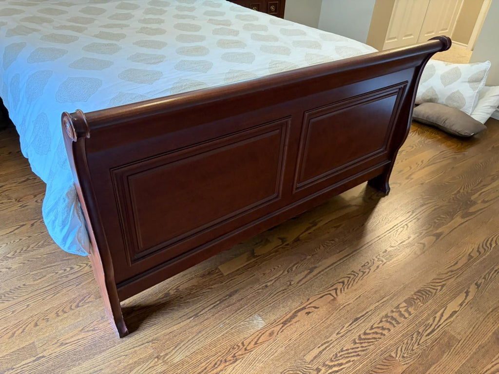 Vaughan-Bassett Queen Size Bed Frame