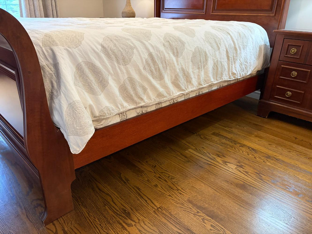 Vaughan-Bassett Queen Size Bed Frame