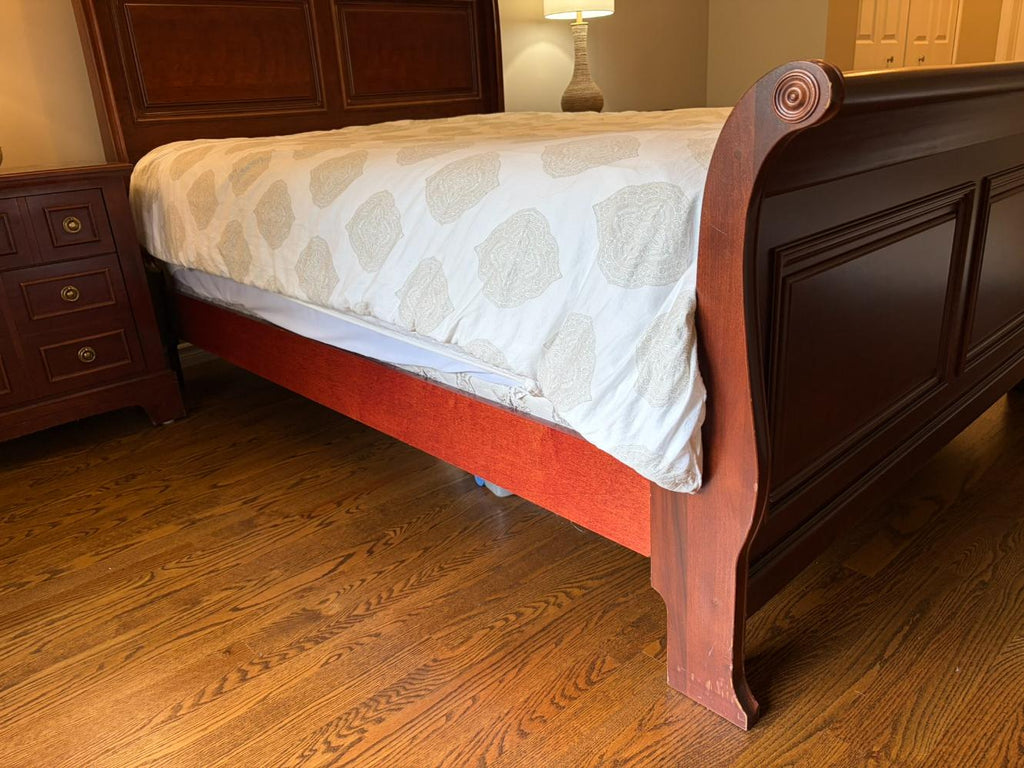 Vaughan-Bassett Queen Size Bed Frame