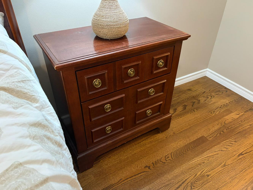 Single Nightstand Lot # (Vaughan-Bassett)