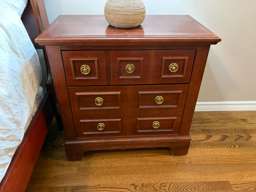 Single Nightstand Lot # (Vaughan-Bassett)