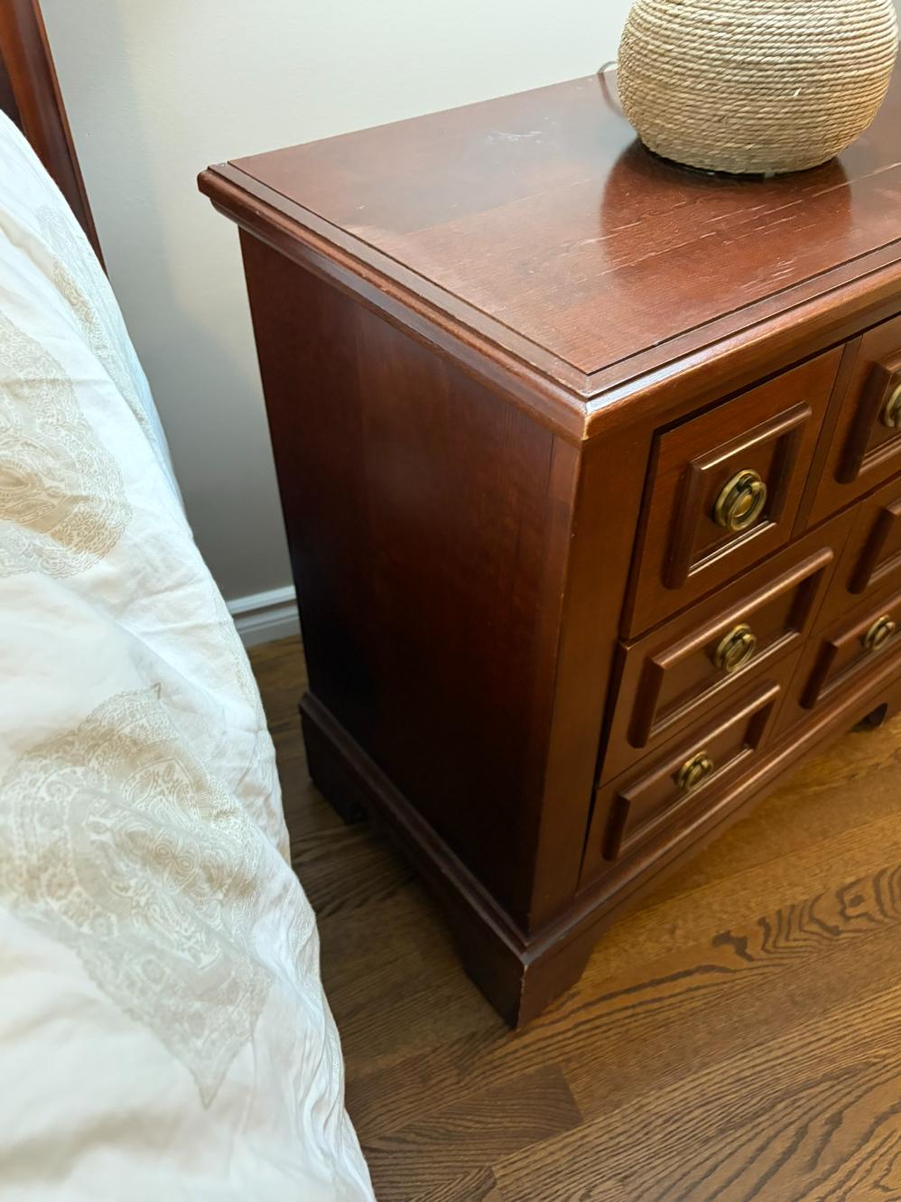 Single Nightstand Lot # (Vaughan-Bassett)