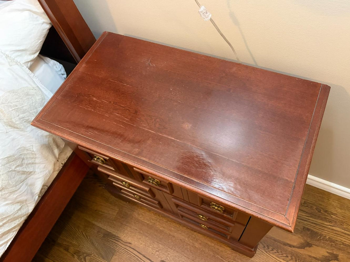 Single Nightstand Lot # (Vaughan-Bassett)