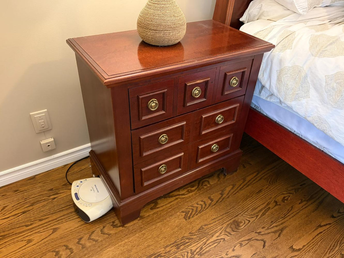 Single Nightstand Lot # (Vaughan-Bassett)