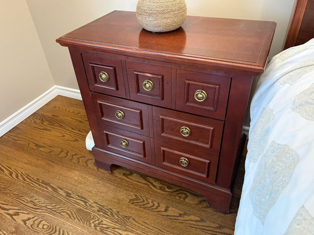 Single Nightstand Lot # (Vaughan-Bassett)