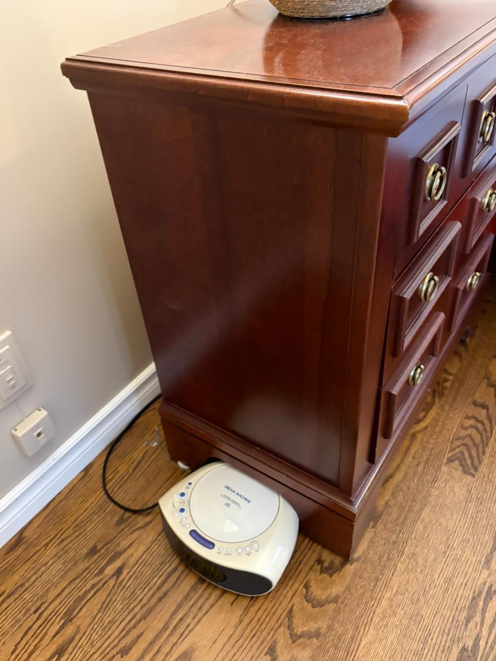 Single Nightstand Lot # (Vaughan-Bassett)