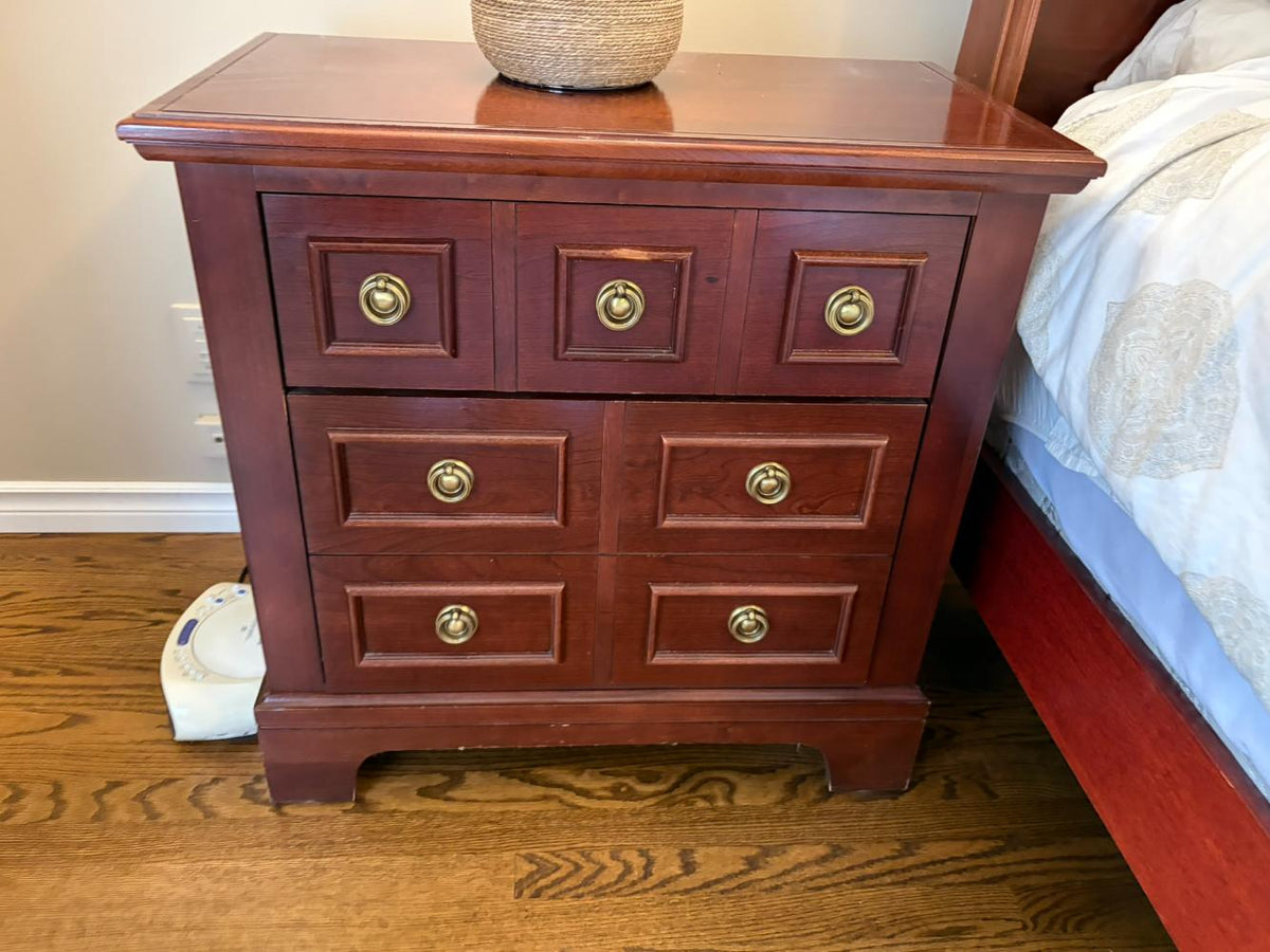 Single Nightstand Lot # (Vaughan-Bassett)