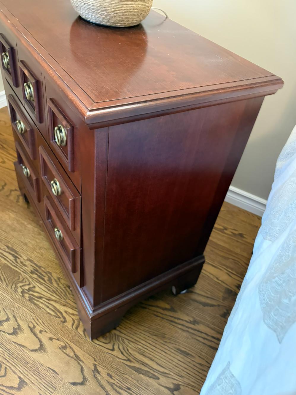 Single Nightstand Lot # (Vaughan-Bassett)