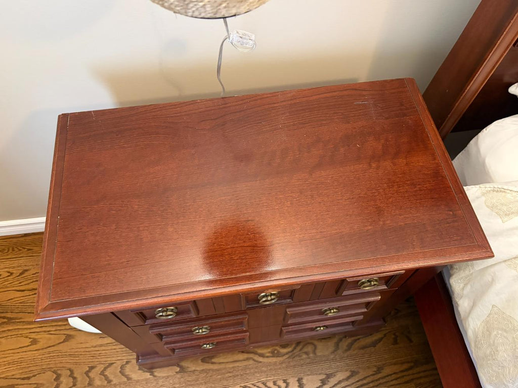 Single Nightstand Lot # (Vaughan-Bassett)