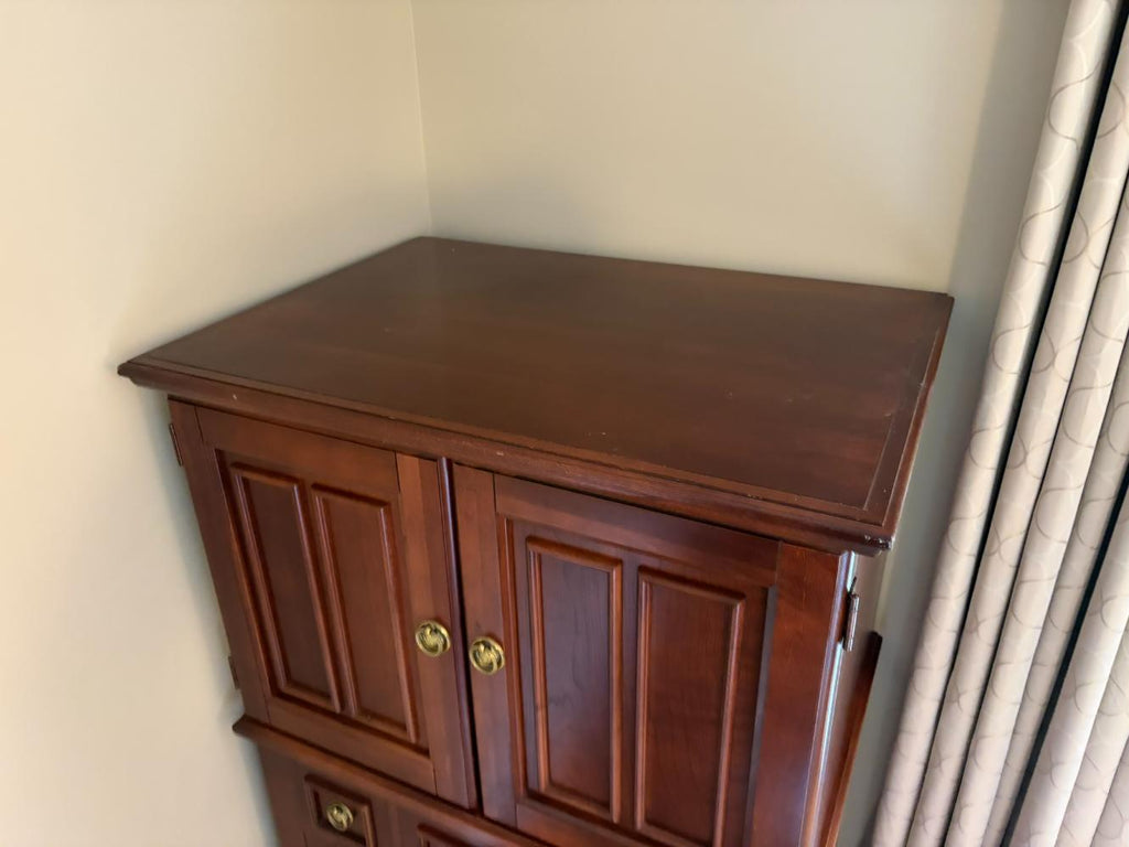 Vaughan-Bassett Wardrobe Lot #