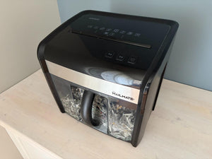 Staples Mailmate Paper Shredder