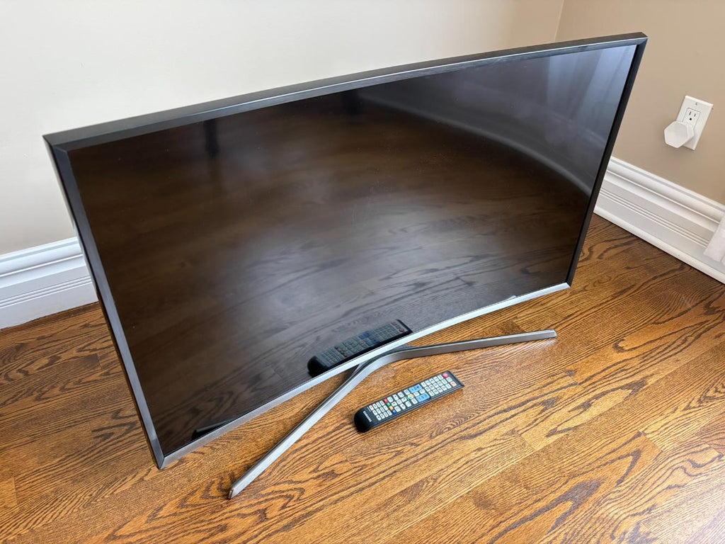 40” Samsung Series 6 Curved Smart Television UN40J6520AFXZC