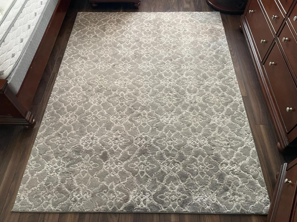 Area Rug (7ft x 5.5ft)