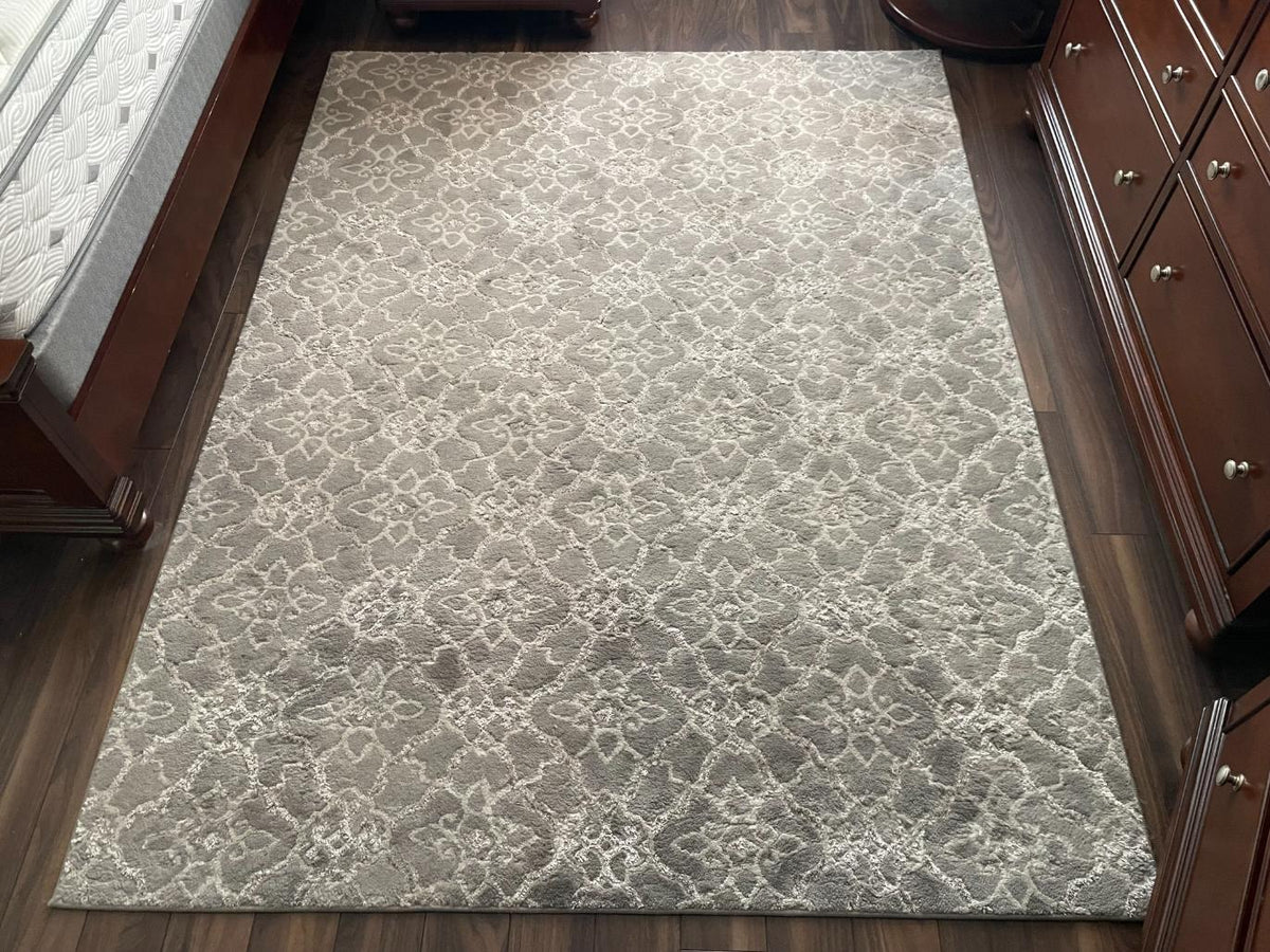 Area Rug (7ft x 5.5ft)