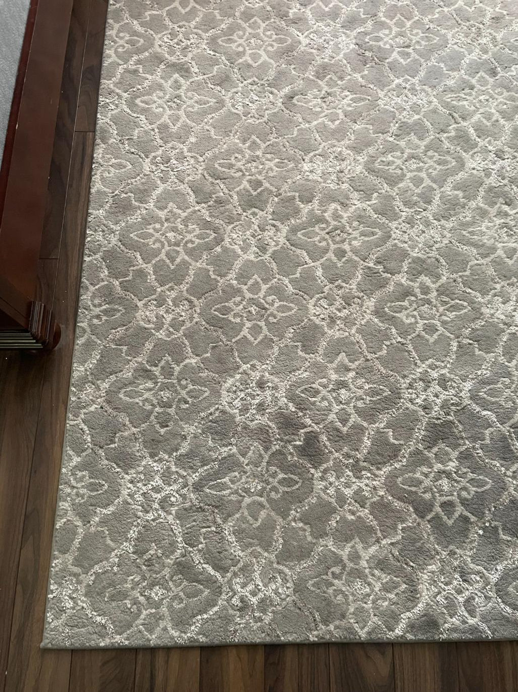 Area Rug (7ft x 5.5ft)