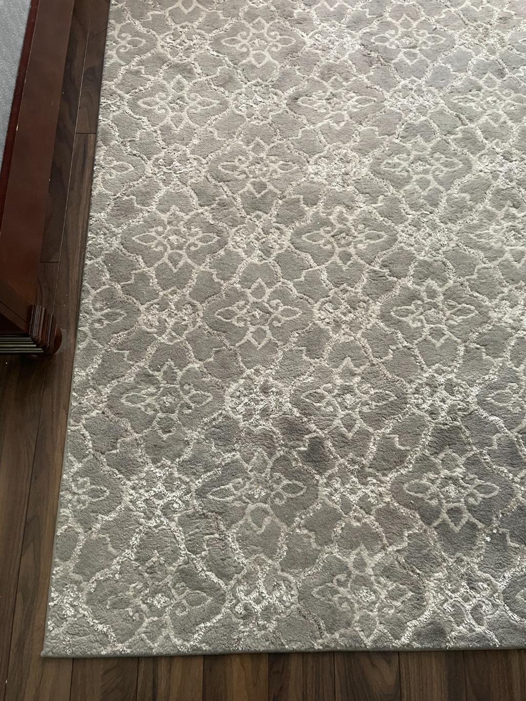 Area Rug (7ft x 5.5ft)