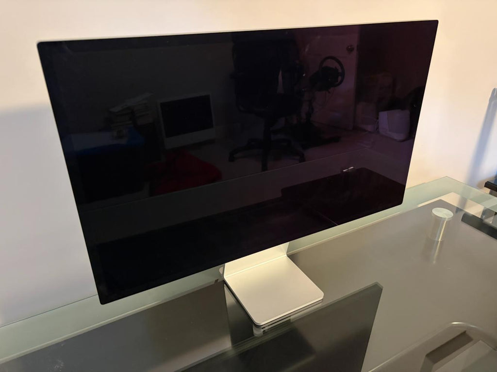 27” Apple Studio Display 5K Retina Monitor A2525 (5120 x 2880)