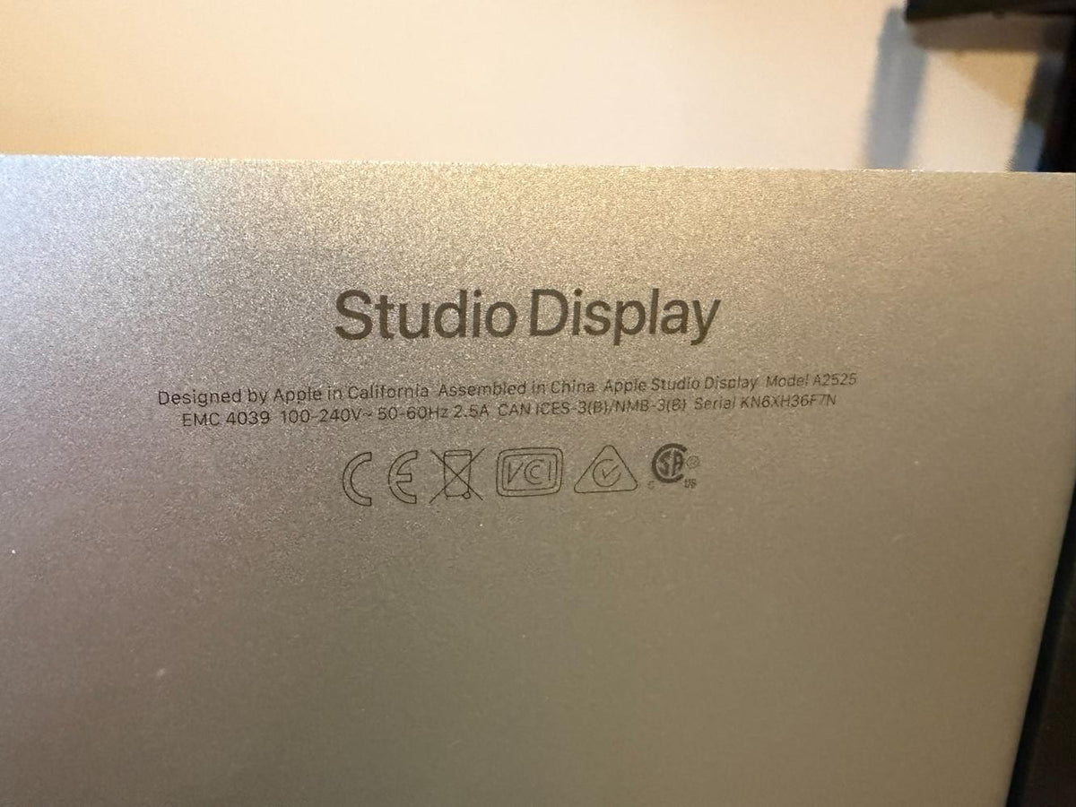 27” Apple Studio Display 5K Retina Monitor A2525 (5120 x 2880)