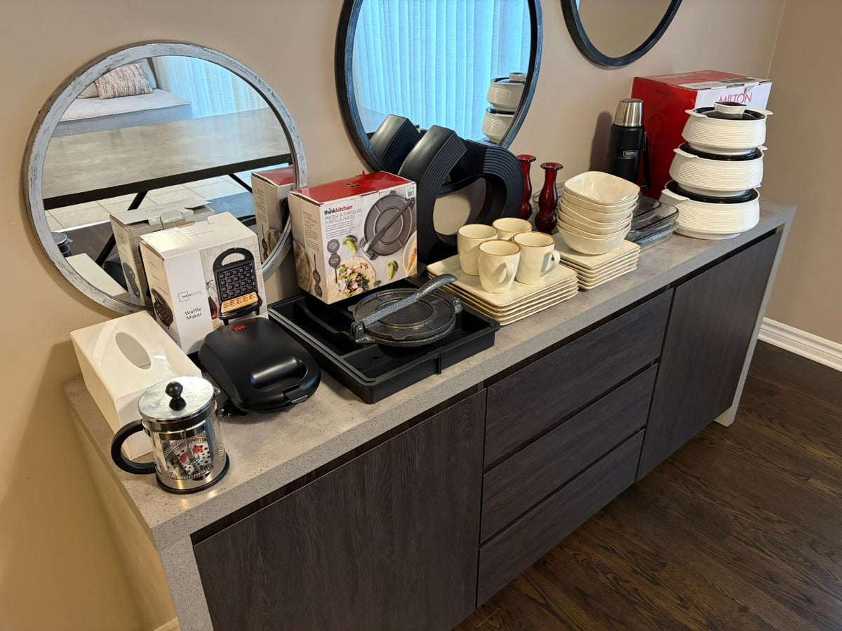 Kitchen and Decor Lot