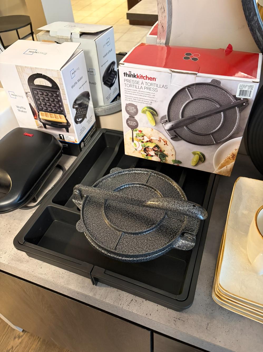 Kitchen and Decor Lot