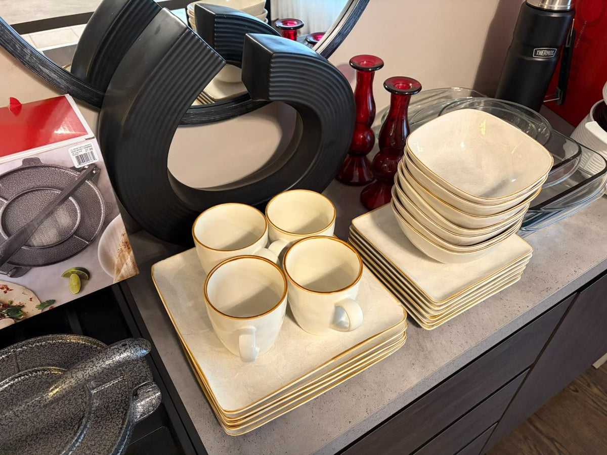 Kitchen and Decor Lot