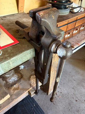 Vintage Post Leg Vise