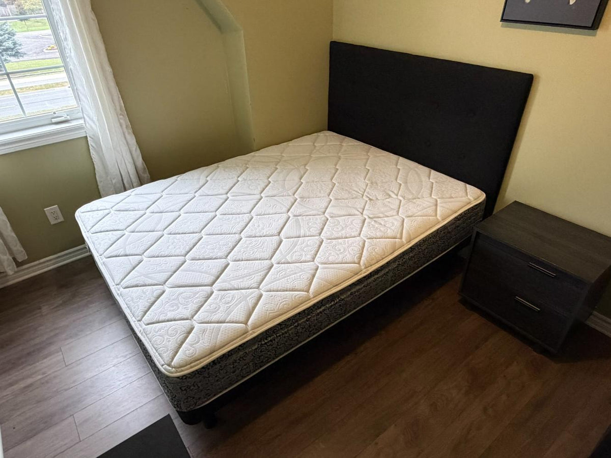 Sleep Country Queen Size SOHO Airscape Platform Bed with CORALIE Legless Headboard & Kingsdown Studio Mattress