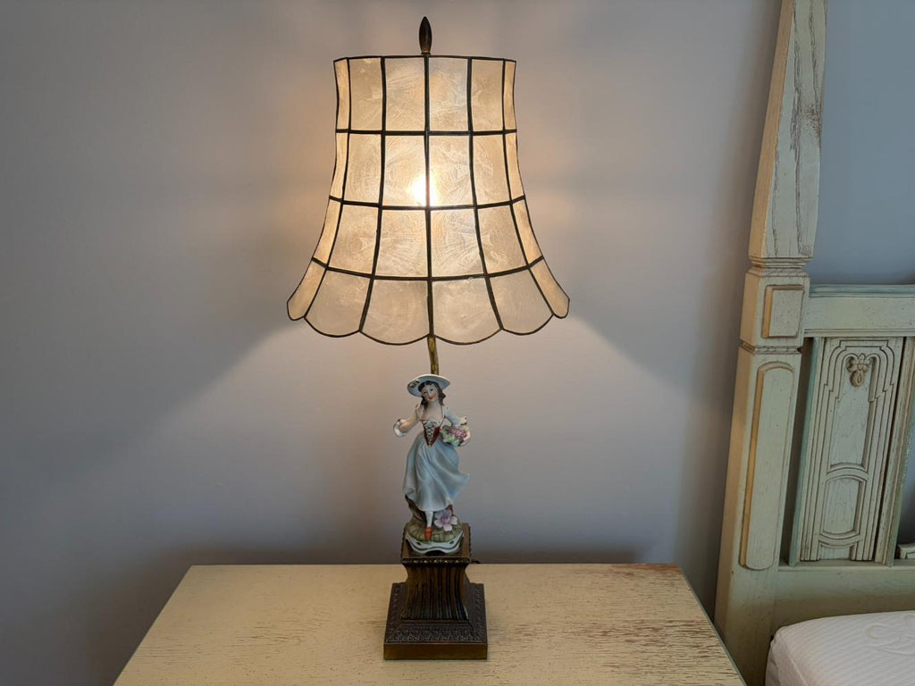 Single Glass Shade Table Lamp Lot #1