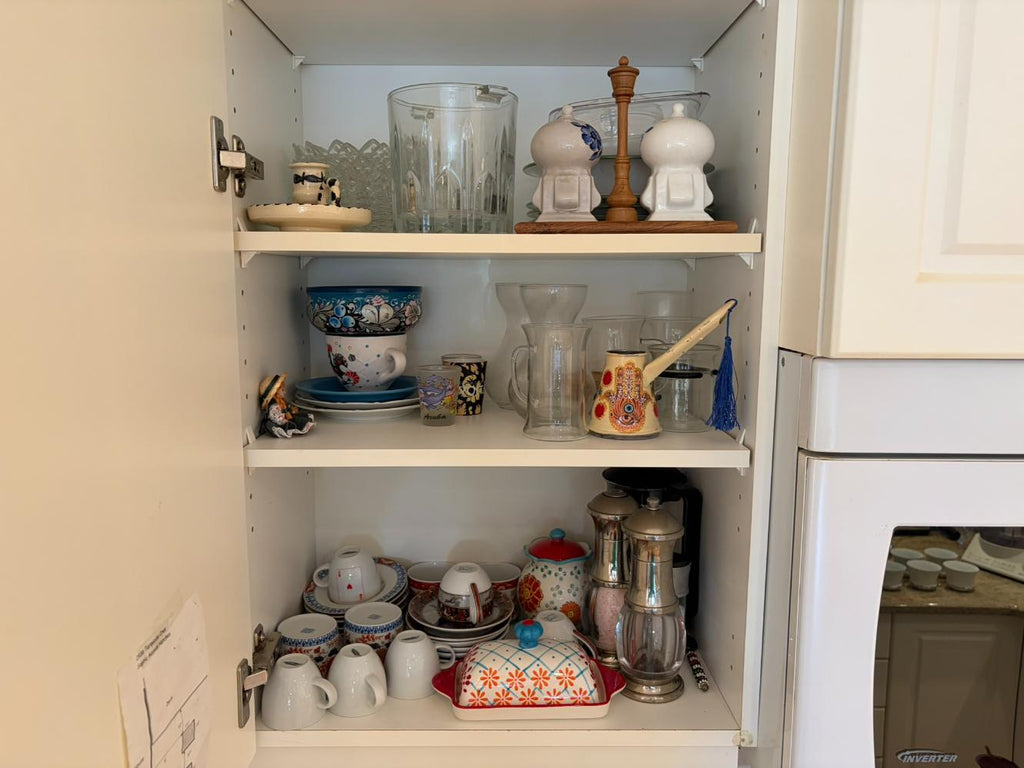 Kitchen Lot #17