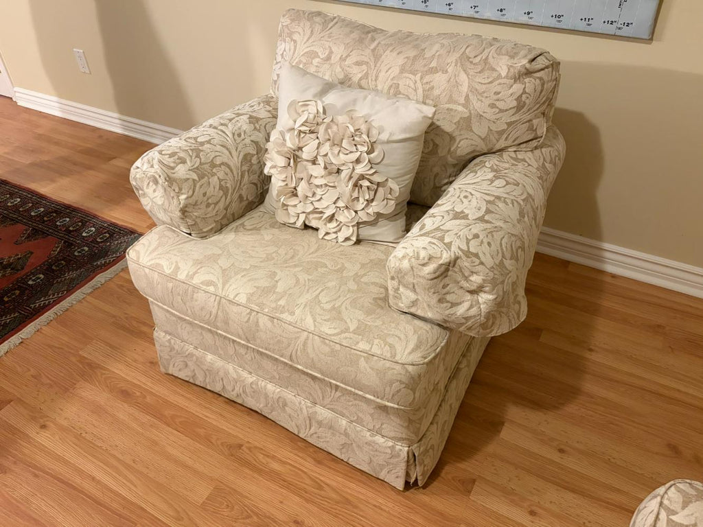 Armchair Lot #1