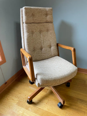 Mid-Century Modern Swivel Chair