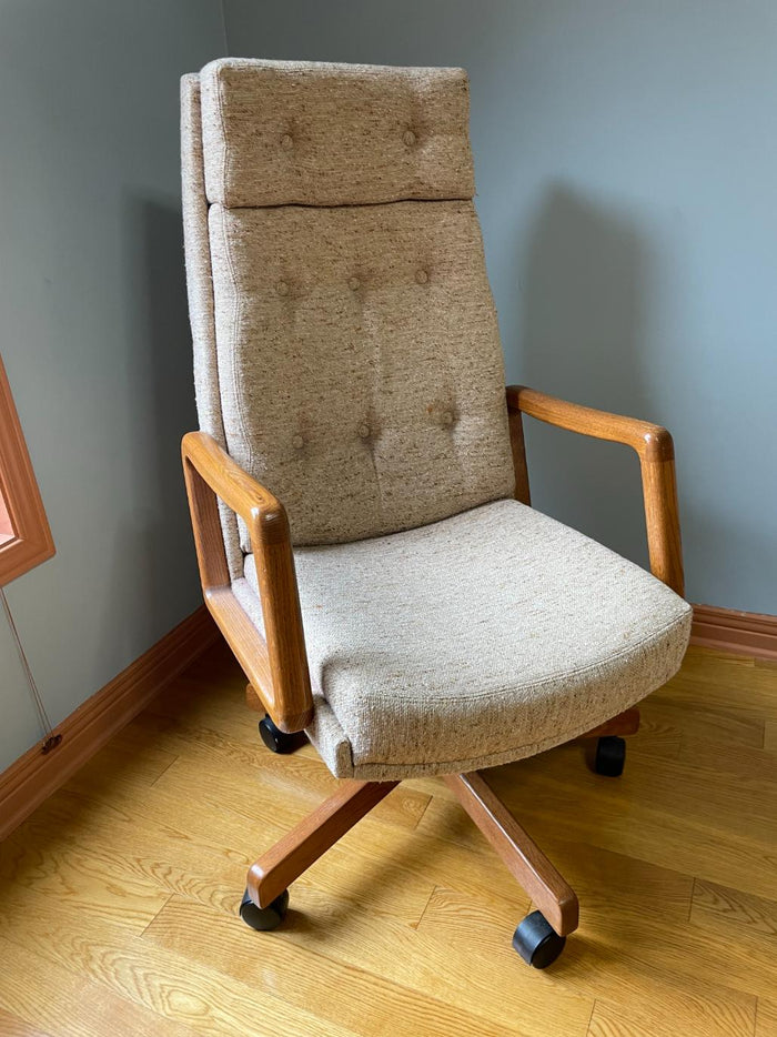 Mid-Century Modern Swivel Chair