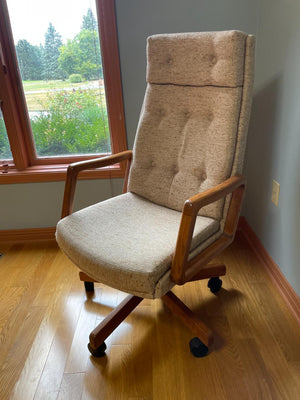 Mid-Century Modern Swivel Chair