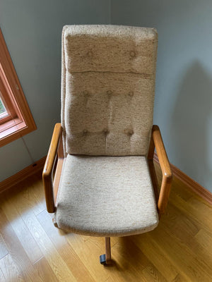 Mid-Century Modern Swivel Chair