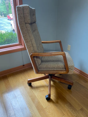 Mid-Century Modern Swivel Chair