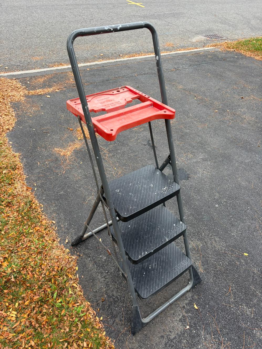 Cosco 3 Step Painters Ladder