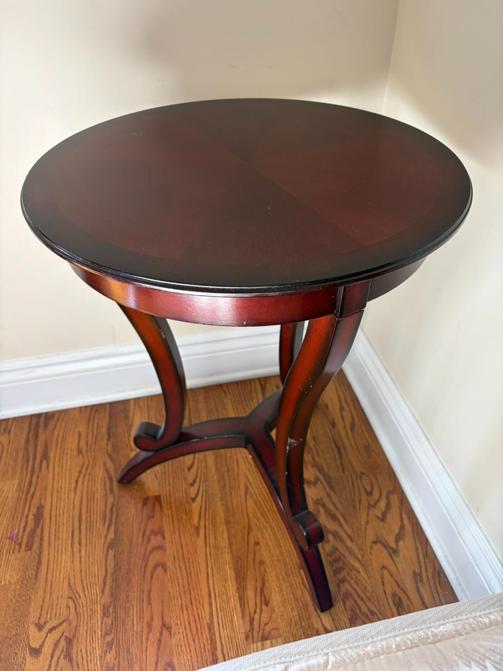 Single Accent Table Lot #2