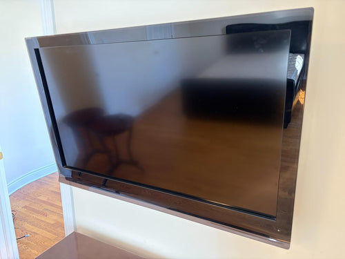 42” Insignia LCD Television NS-L42X-10A